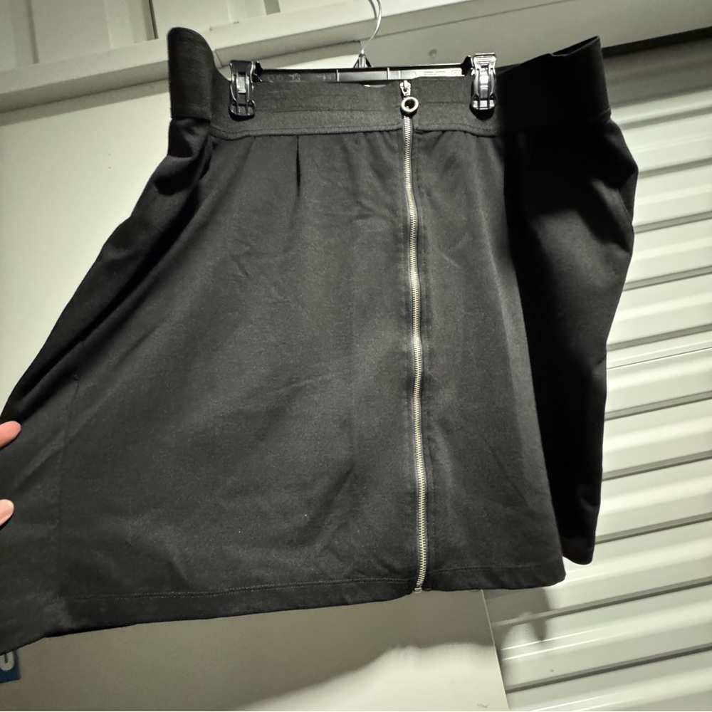 Avenue Black A-line Mini Skirt with Slit